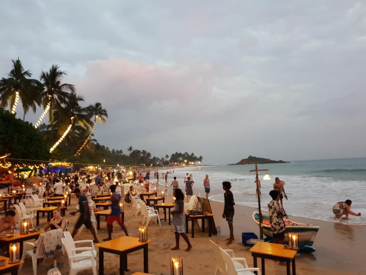 X Mirissa Hotel ภายนอก รูปภาพ